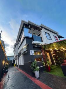 Το κτήριο όπου στεγάζεται  το διαμέρισμα