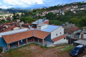 an aerial view of a house with red roof at Seu lugar na Mantiqueira é aqui! Seja bem-vindo! in Itanhandu
