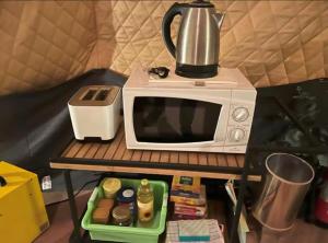 Kuchyň nebo kuchyňský kout v ubytování Eyja Mörk - Northern lights Dome with Private Bathroom and other facilities