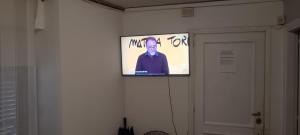 TV a/nebo společenská místnost v ubytování Nino 2