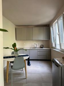 Kuchyň nebo kuchyňský kout v ubytování Coastal Gem + 5 fotografií