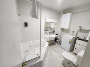 Koupelna v ubytování U Studios Paraparaumu Beach + 44 fotografií