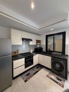 Η κουζίνα ή μικρή κουζίνα στο Appartement S2 haut standing meublé à Kantaoui