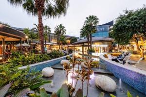 a shopping center with a fountain and palm trees at Aurora Self Contained Studio in Brisbane