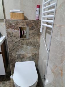 Ένα μπάνιο στο M&M apartman i Spa