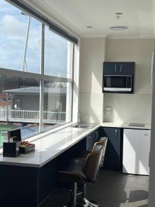 Kuchyň nebo kuchyňský kout v ubytování Hamilton Suites