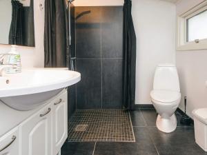 a bathroom with a shower and a sink and a toilet at Seaside Escape in Sonderho - By Traum Ferienwohnungen in Fanø