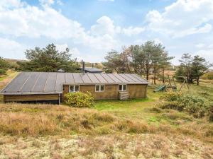 a house with a metal roof in a field at Seaside Escape in Sonderho - By Traum Ferienwohnungen in Fanø