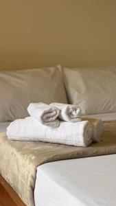 a pile of towels sitting on top of a bed at GO Hotelaria in Búzios