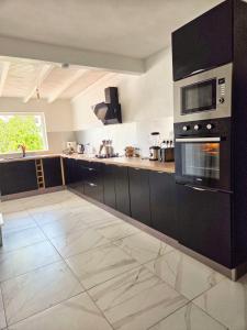 Kuchyň nebo kuchyňský kout v ubytování Maison Zoé