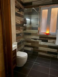 a bathroom with a toilet and a sink at De Rohan Central Townhouse 38 in Taʼ l-Infetti
