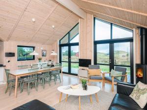 Et tv og/eller underholdning på 8 person holiday home in Fanø