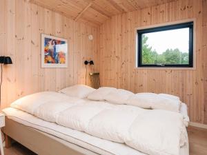 En eller flere senge i et værelse på 8 person holiday home in Fanø