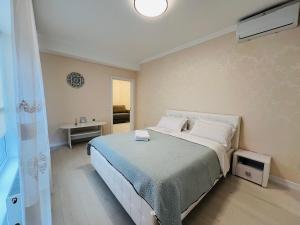 a bedroom with a large bed in a room at Apartament new in Chişinău