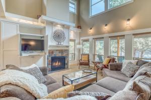 a living room with couches and a fireplace at Beautiful Bend Retreat - Meredith Lodging in Bend