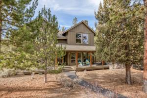 a home with trees in front of it at Beautiful Bend Retreat - Meredith Lodging in Bend