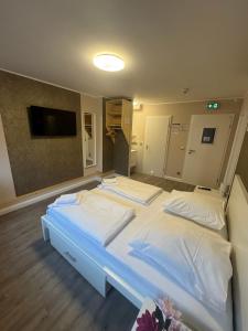 a bedroom with two beds and a flat screen tv at Suite-Pauli in Hamburg
