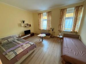Ένα ή περισσότερα κρεβάτια σε δωμάτιο στο Ferienwohnung Goldener Drache