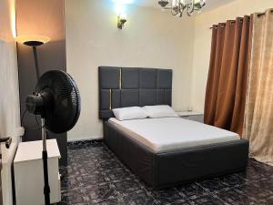 Ένα ή περισσότερα κρεβάτια σε δωμάτιο στο Ajoke Place A