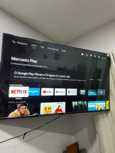 a flat screen tv hanging on a wall at Acomodação no centro da COP 30 in Belém