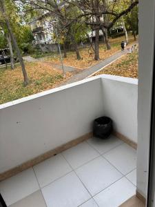 a corner of a white wall with a black tire at Apartman Zaki luxury in Borča +8 photos