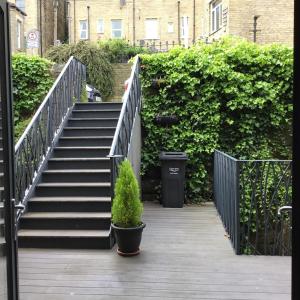 een trap met een plant in een pot naast een trap bij Beautiful 3 bed house in central Hebden Bridge in Hebden Bridge +17 foto's