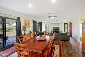 Posezení v ubytování 27 Bauhinia Street