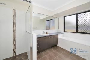 Koupelna v ubytování 27 Bauhinia Street + 7 fotografií