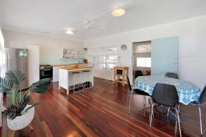 Η κουζίνα ή μικρή κουζίνα στο 1 The Esplanade