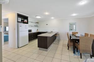 Η κουζίνα ή μικρή κουζίνα στο Salt Apartment 1 +3 φωτογραφίες