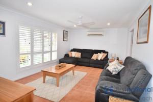 Χώρος καθιστικού στο 4 Driftwood Place