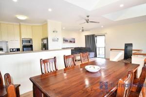 Kuchyň nebo kuchyňský kout v ubytování 17 Banksia Court