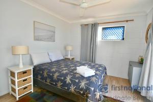 Ένα ή περισσότερα κρεβάτια σε δωμάτιο στο 50 The Esplanade