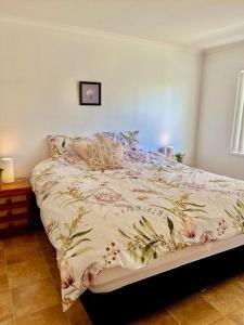 Postel nebo postele na pokoji v ubytování 71 The Esplanade