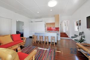 Η κουζίνα ή μικρή κουζίνα στο 73 The Esplanade