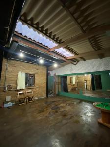 an empty room with a ping pong table in it at Fabulosa Casa de tijolinho in Arapiraca