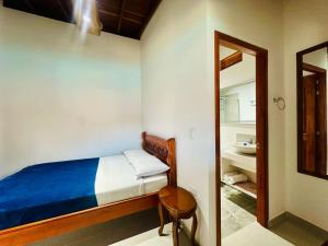 Postel nebo postele na pokoji v ubytování Hotel Jardin de Rosas