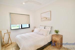 Ένα ή περισσότερα κρεβάτια σε δωμάτιο στο 2/84 The Esplanade