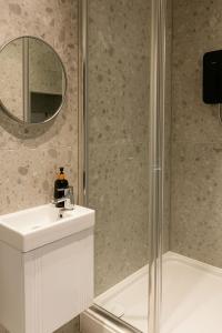 Ένα μπάνιο στο 343 Luxury in Caledonian Central London