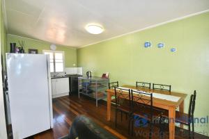 Η κουζίνα ή μικρή κουζίνα στο 10 Fifth Avenue