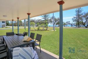 Κήπος έξω από το 100 The Esplanade