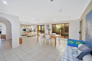 Χώρος καθιστικού στο 100 The Esplanade