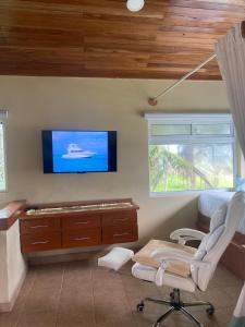 TV a/nebo společenská místnost v ubytování Tu Casa at The Lodge at Long Bay