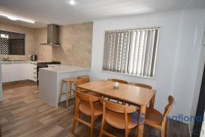 Η κουζίνα ή μικρή κουζίνα στο 4 Manley Smith Drive WALKERS POINT