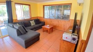 Χώρος καθιστικού στο 4 Grevillea Court