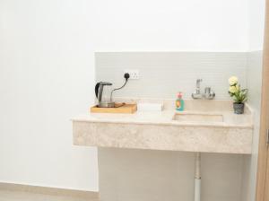 Η κουζίνα ή μικρή κουζίνα στο استراحة روضة الوادي - Rawdat Al Wadi House +26 φωτογραφίες