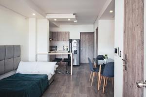 a small room with a bed and a kitchen at Miraflores in Cali