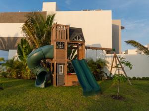 Детская игровая зона в Beachfront house in Acapulco beach club