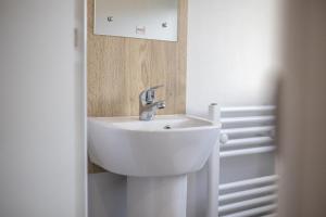 Ένα μπάνιο στο New - 3 bedroom Caravan, 140 Pasture Lane