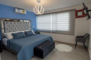 Кровать или кровати в номере Beachfront house in Acapulco beach club +57 фотографий